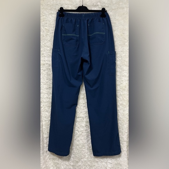 C52110 Carhartt Force® Cross-Flex Utility Boot Cut Cargo Scrub Pants (2 pieces) - Picture 6 of 14